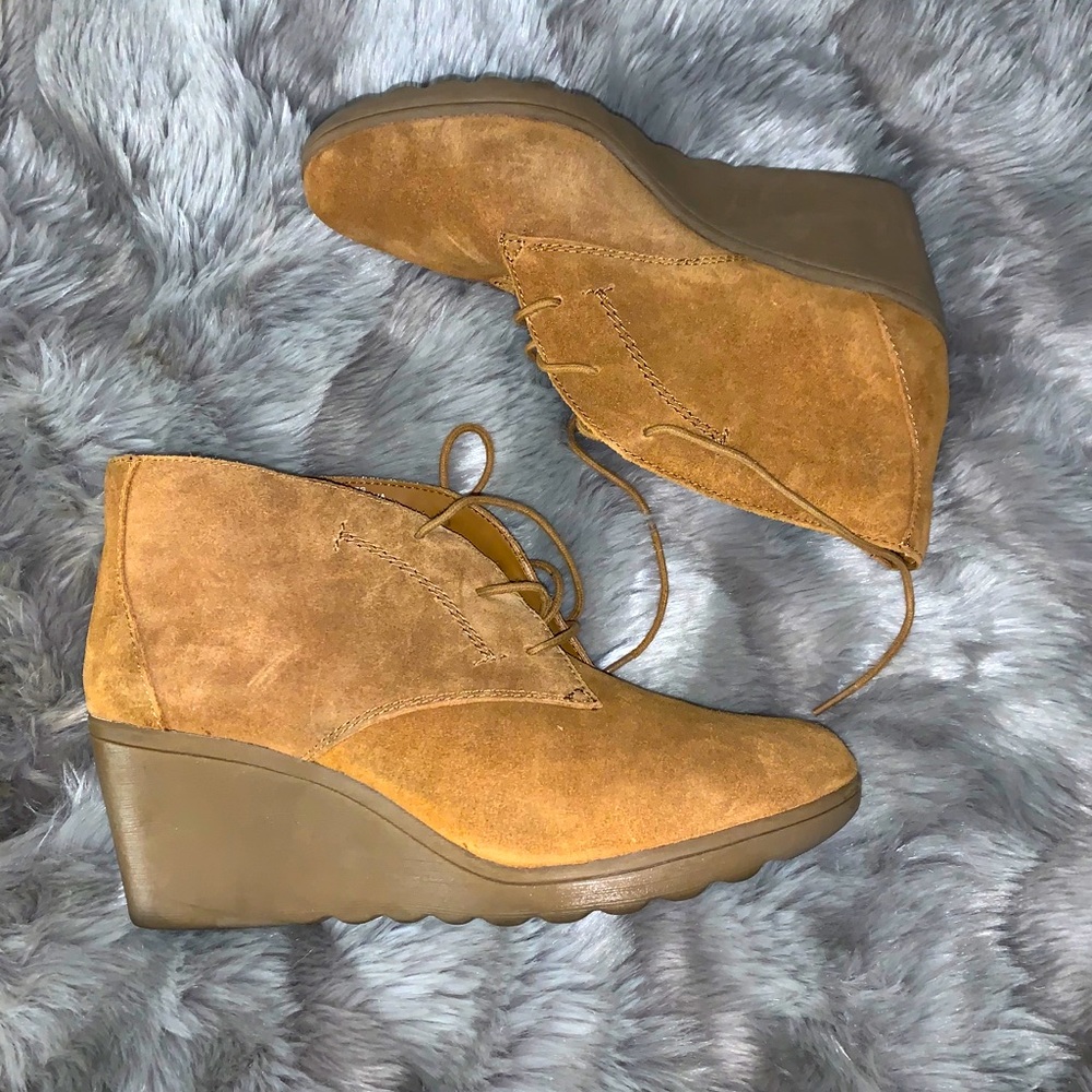 Chestnut suede wedges